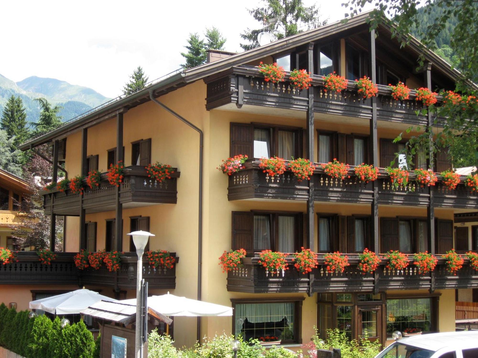 Hotel Binelli Pinzolo Eksteriør bilde