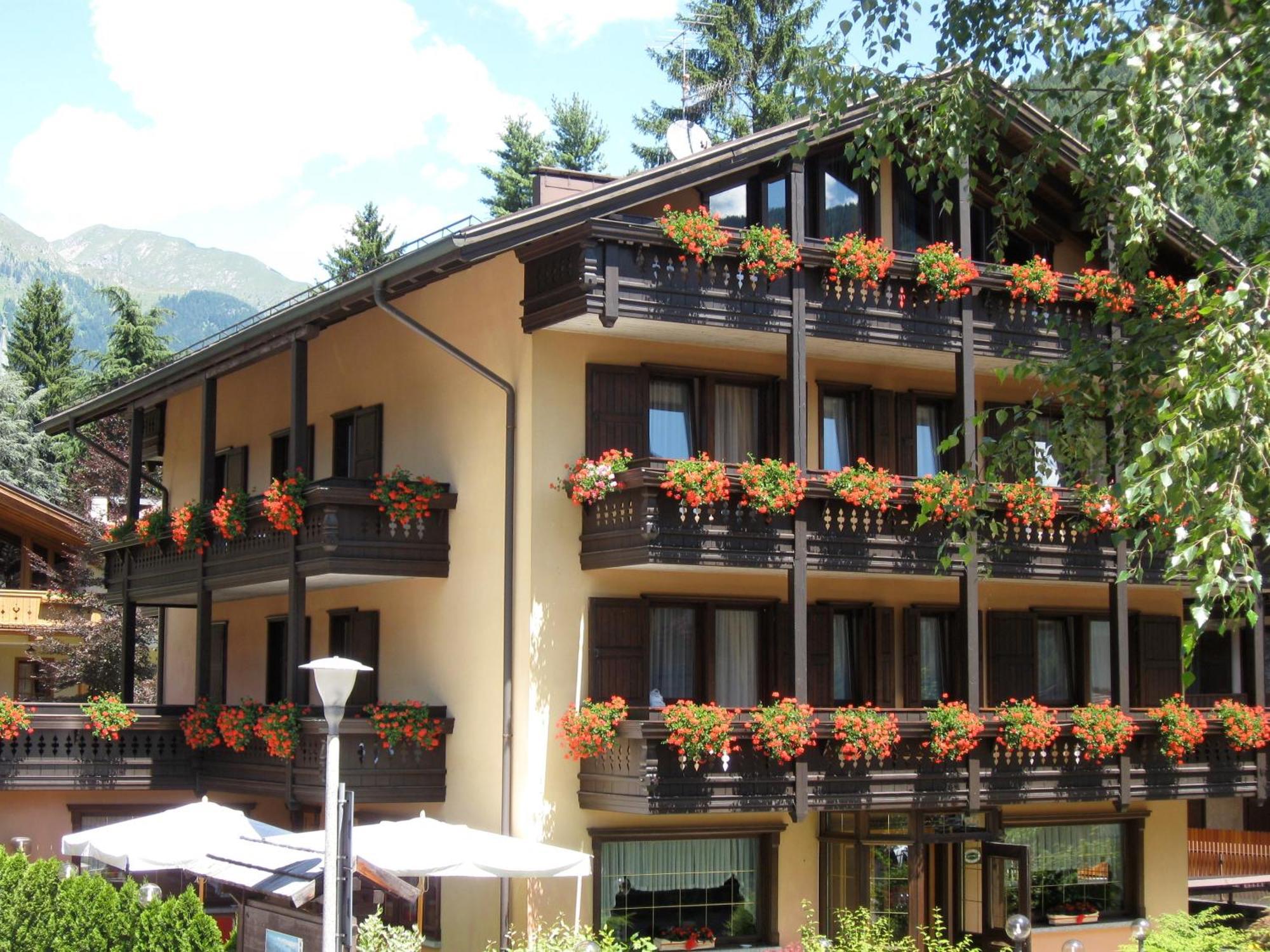 Hotel Binelli Pinzolo Eksteriør bilde